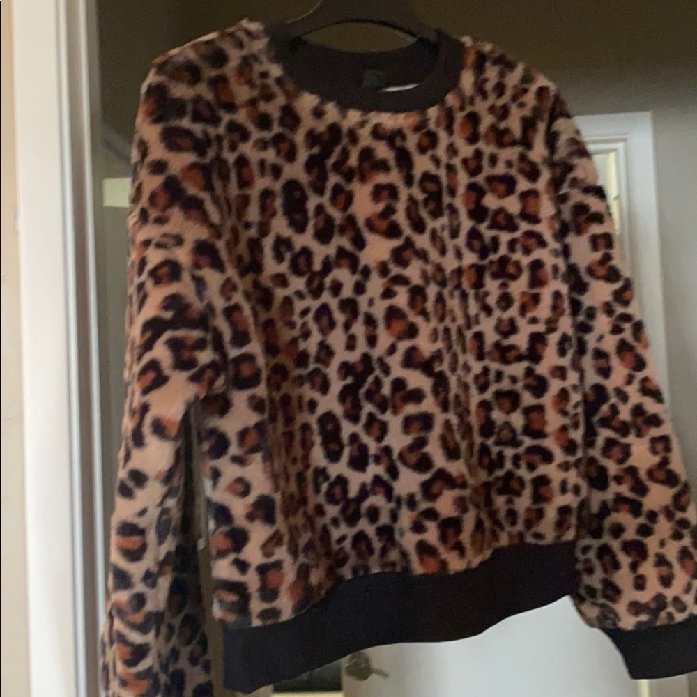 Faux fur leopard  pullover..